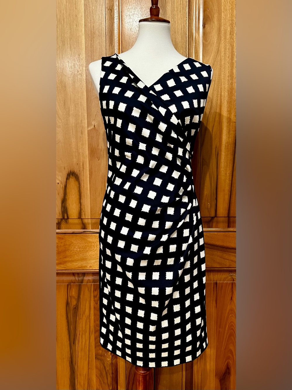 MaxMara - Italy - Navy & White Sleeveless Sheath Dress, EUC, 8
